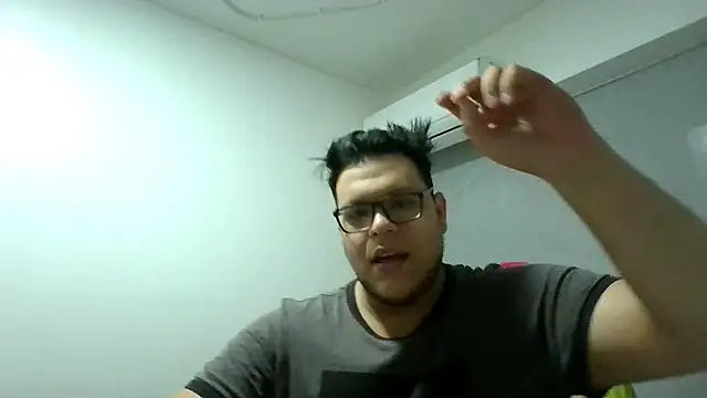 Snapshot of batman2433 chatting on 10.31.25 batman2433 online show from 10.31.25