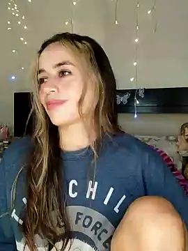 Snapshot of Natalia_Suarez chatting on 12.30.24 Natalia Suarez online show from 12.30.24