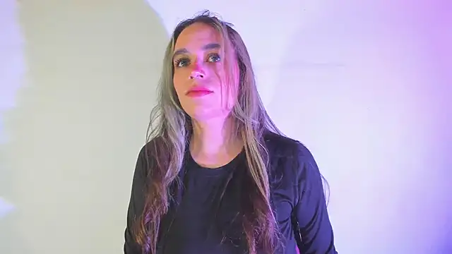 Snapshot of Natalia_Suarez chatting on 10.02.25 Natalia Suarez online show from 10.02.25