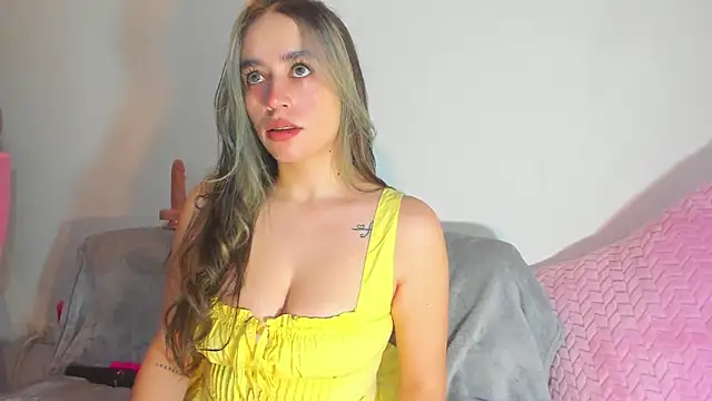 Snapshot of Natalia_Suarez chatting on 10.08.25 Natalia Suarez online show from 10.08.25