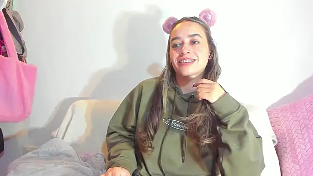 Snapshot of Natalia_Suarez chatting on 10.11.25 Natalia Suarez online show from 10.11.25