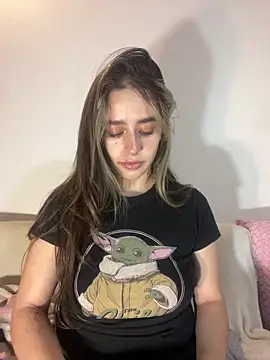 Snapshot of Natalia_Suarez chatting on 10.31.25 Natalia Suarez online show from 10.31.25