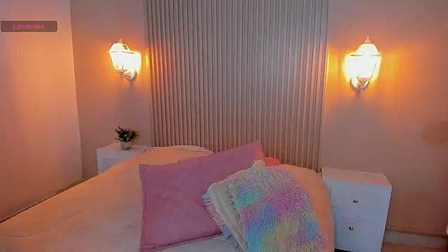 EmilyEvans7 online show from 11.14.25