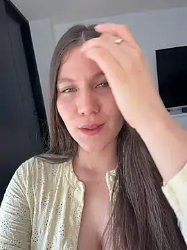 AmelieLaurent  online show from 08.04.26