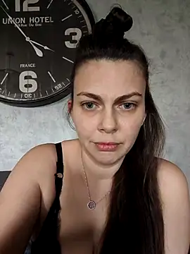 Snapshot of LEAsquirt91 chatting on 03.08.25 LEAsquirt91 online show from 03.08.25