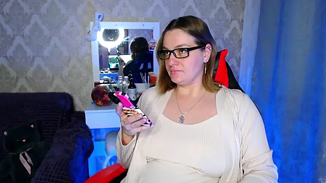 Snapshot of EndlessLustX chatting on 02.18.25 EndlessLustX online show from 02.18.25