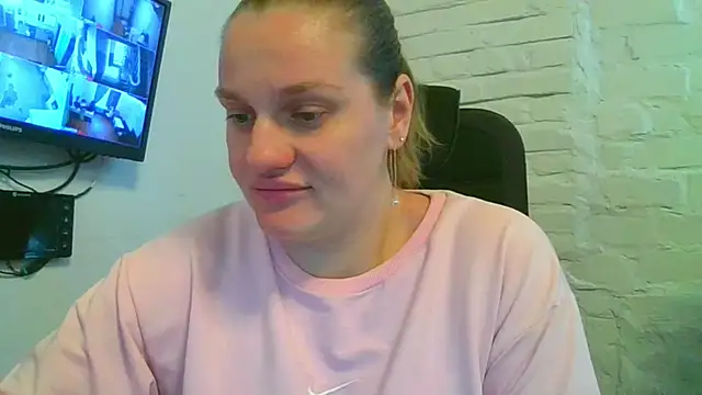 Snapshot of EndlessLustX chatting on 09.24.25 EndlessLustX online show from 09.24.25