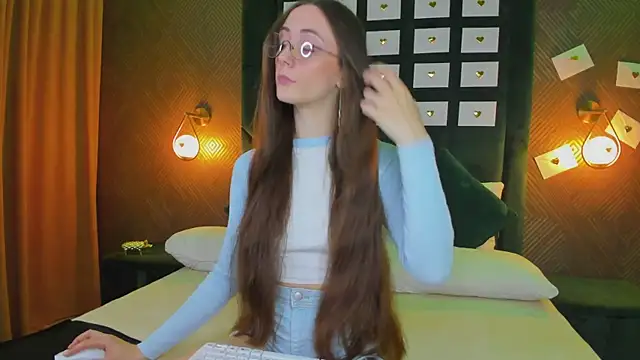 Lexi Split online show from 06.17.26