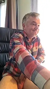Snapshot of MichOxxford chatting on 10.15.25 MichOxxford online show from 10.15.25