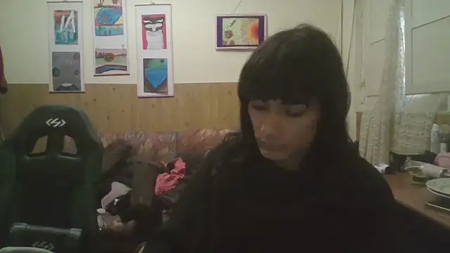 Snapshot of calliemaggotbone chatting on 11.04.25 calliemaggotbone online show from 11.04.25