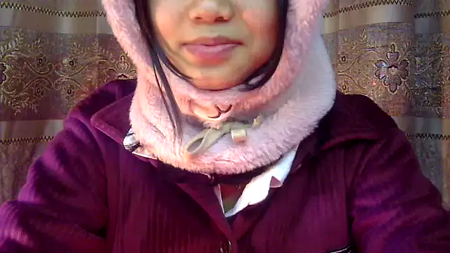 Snapshot of cute_sapna chatting on 12.17.25 cute sapna online show from 12.17.25