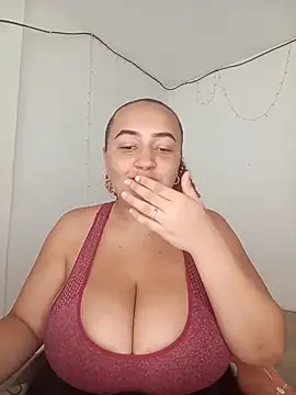Snapshot of Miss-boobs chatting on 12.29.24 Miss-boobs online show from 12.29.24