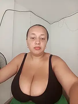Snapshot of Miss-boobs chatting on 01.05.25 Miss-boobs online show from 01.05.25