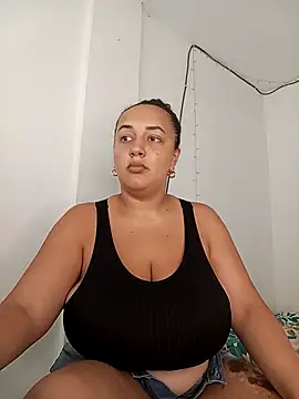 Snapshot of Miss-boobs chatting on 02.18.25 Miss-boobs online show from 02.18.25