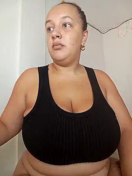 Snapshot of Miss-boobs chatting on 03.08.25 Miss-boobs online show from 03.08.25