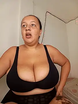 Snapshot of Miss-boobs chatting on 03.18.25 Miss-boobs online show from 03.18.25