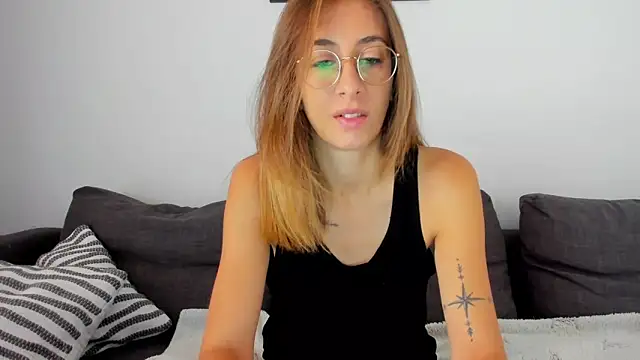 Snapshot of DesireMore90 chatting on 09.23.25 DesireMore90 online show from 09.23.25