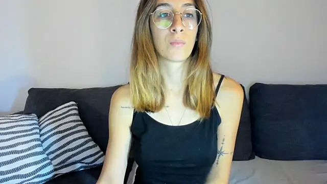 Snapshot of DesireMore90 chatting on 10.02.25 DesireMore90 online show from 10.02.25