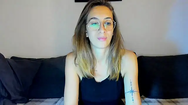 Snapshot of DesireMore90 chatting on 10.23.25 DesireMore90 online show from 10.23.25