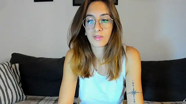 Snapshot of DesireMore90 chatting on 11.05.25 DesireMore90 online show from 11.05.25