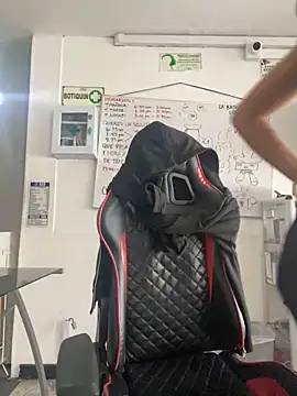 Snapshot of nahia_low chatting on 12.24.24 nahia low online show from 12.24.24