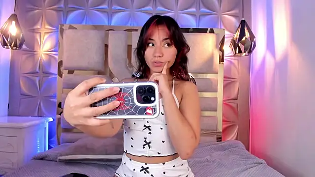 Snapshot of nahia_low chatting on 02.13.25 nahia low online show from 02.13.25