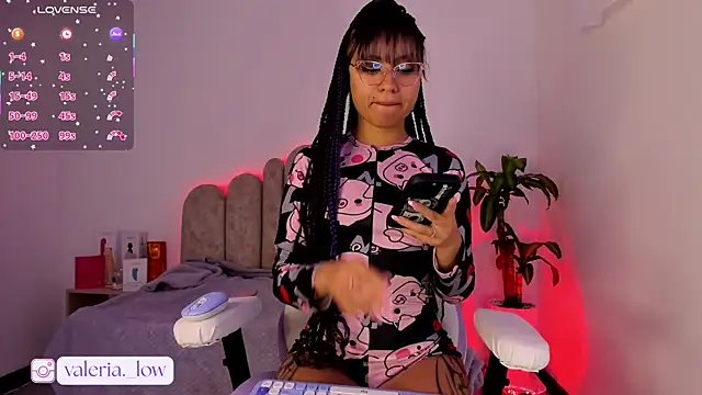 Snapshot of nahia_low chatting on 10.04.25 nahia low online show from 10.04.25