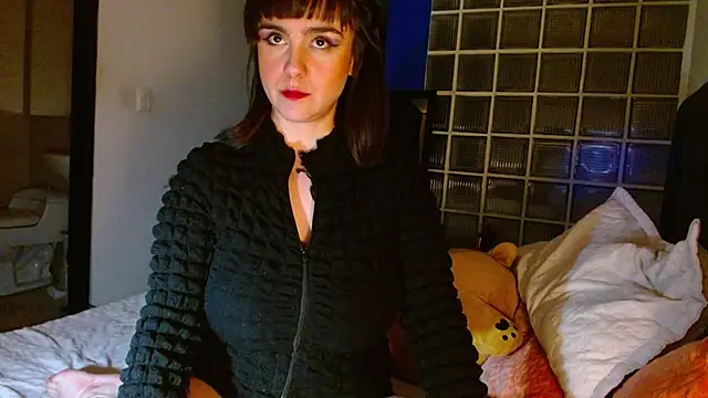 Snapshot of collette_beaufoy_ chatting on 03.05.25 collette beaufoy online show from 03.05.25