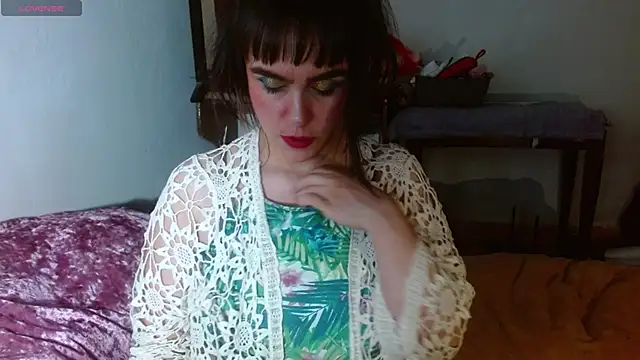 Snapshot of collette_beaufoy_ chatting on 12.04.25 collette beaufoy online show from 12.04.25