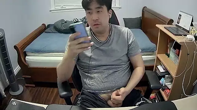 Snapshot of Koreanboy171 chatting on 03.13.26 Koreanboy171 online show from 03.13.26