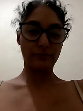 Snapshot of brdot_ chatting on 11.20.25 brdot online show from 11.20.25