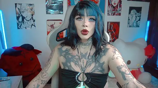 Snapshot of Deadly_Doll chatting on 07.12.26 Deadly Doll online show from 07.12.26