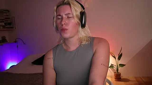 moonamii online show from 01.23.25