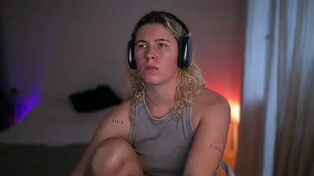 moonamii online show from 09.12.25