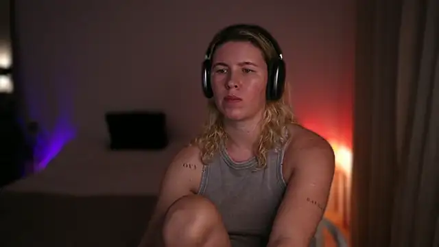 moonamii online show from 09.15.25