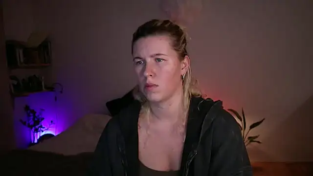 moonamii online show from 09.25.25