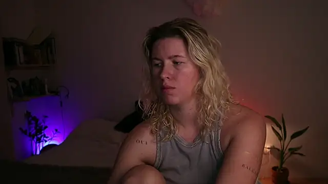 moonamii online show from 09.26.25