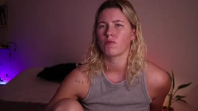 moonamii online show from 10.08.25