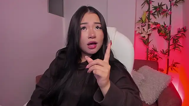 Lulu Sakura  online show from 12.15.24