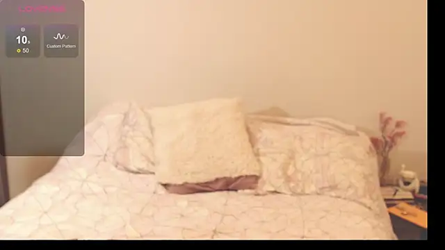 Snapshot of alice_middlee chatting on 10.15.25 alice middlee online show from 10.15.25