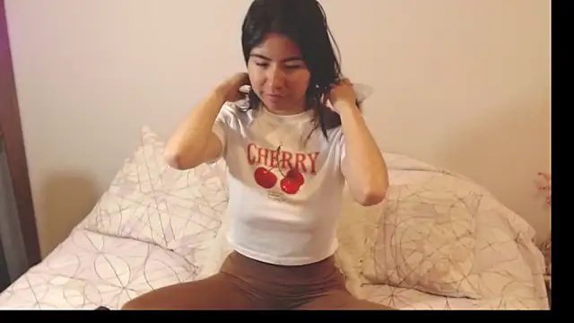 Snapshot of alice_middlee chatting on 11.12.25 alice middlee online show from 11.12.25