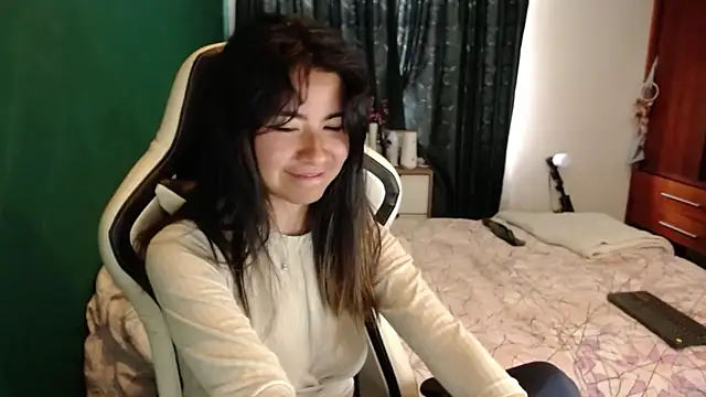 Snapshot of alice_middlee chatting on 12.17.25 alice middlee online show from 12.17.25