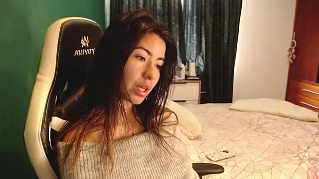 Snapshot of alice_middlee chatting on 01.06.26 alice middlee online show from 01.06.26