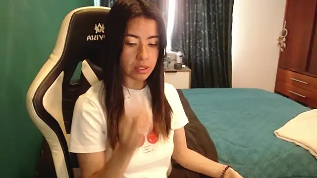 Snapshot of alice_middlee chatting on 02.25.26 alice middlee online show from 02.25.26