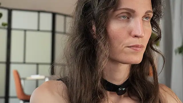 yulladao online show from 10.25.25