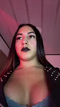 Snapshot of jesica__simpson chatting on 04.19.26 jesica simpson online show from 04.19.26