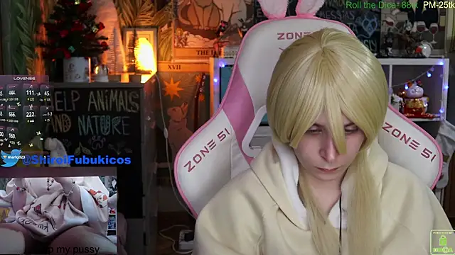 Snapshot of ShiroiFubuki chatting on 12.15.24 ShiroiFubuki online show from 12.15.24