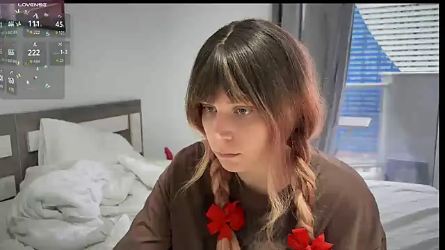 Snapshot of ShiroiFubuki chatting on 09.18.25 ShiroiFubuki online show from 09.18.25