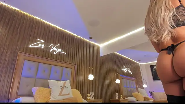 Snapshot of Zoevegass chatting on 11.10.25 Zoevegass online show from 11.10.25