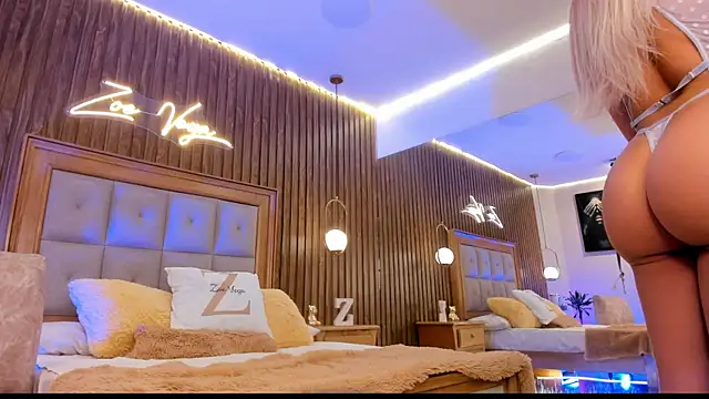 Snapshot of Zoevegass chatting on 11.20.25 Zoevegass online show from 11.20.25